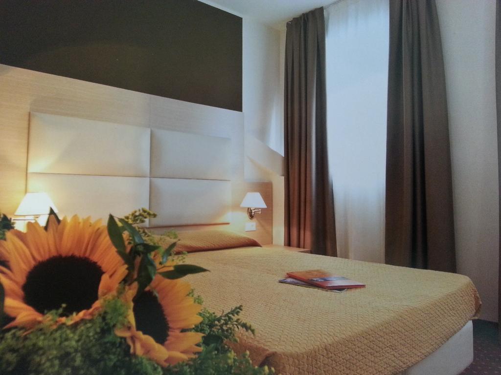 Hotel Regina Bolzano Rum bild