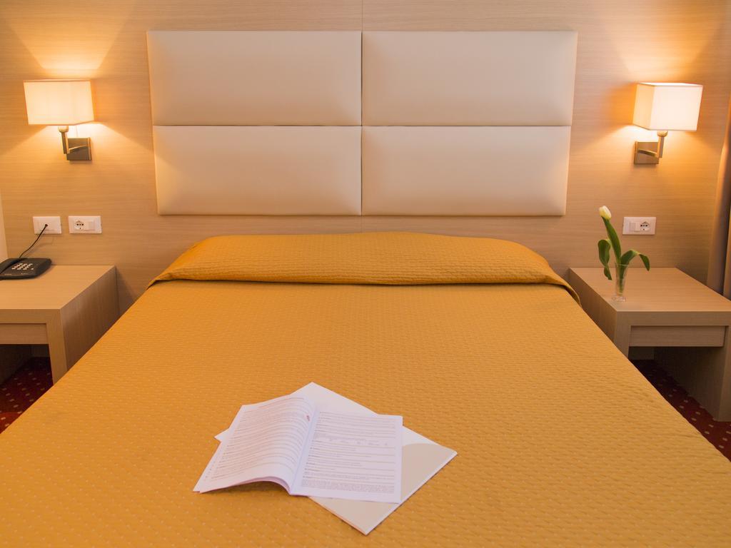 Hotel Regina Bolzano Exteriör bild
