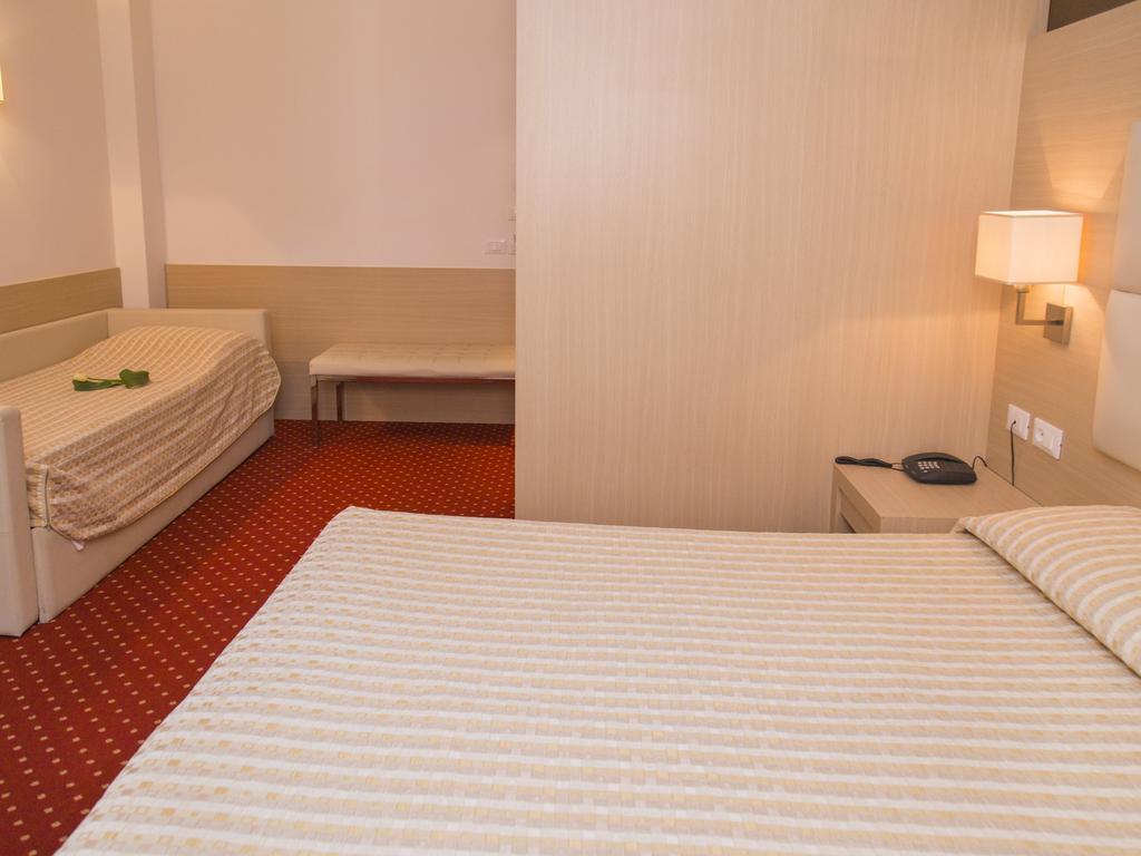 Hotel Regina Bolzano Exteriör bild