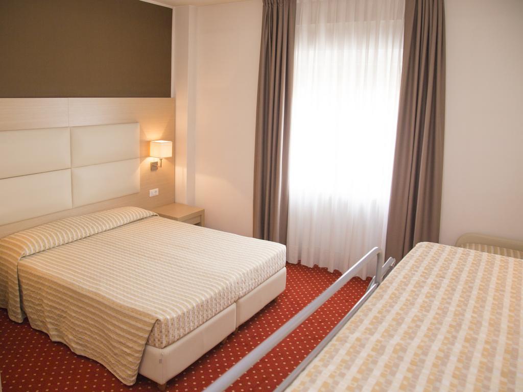 Hotel Regina Bolzano Exteriör bild