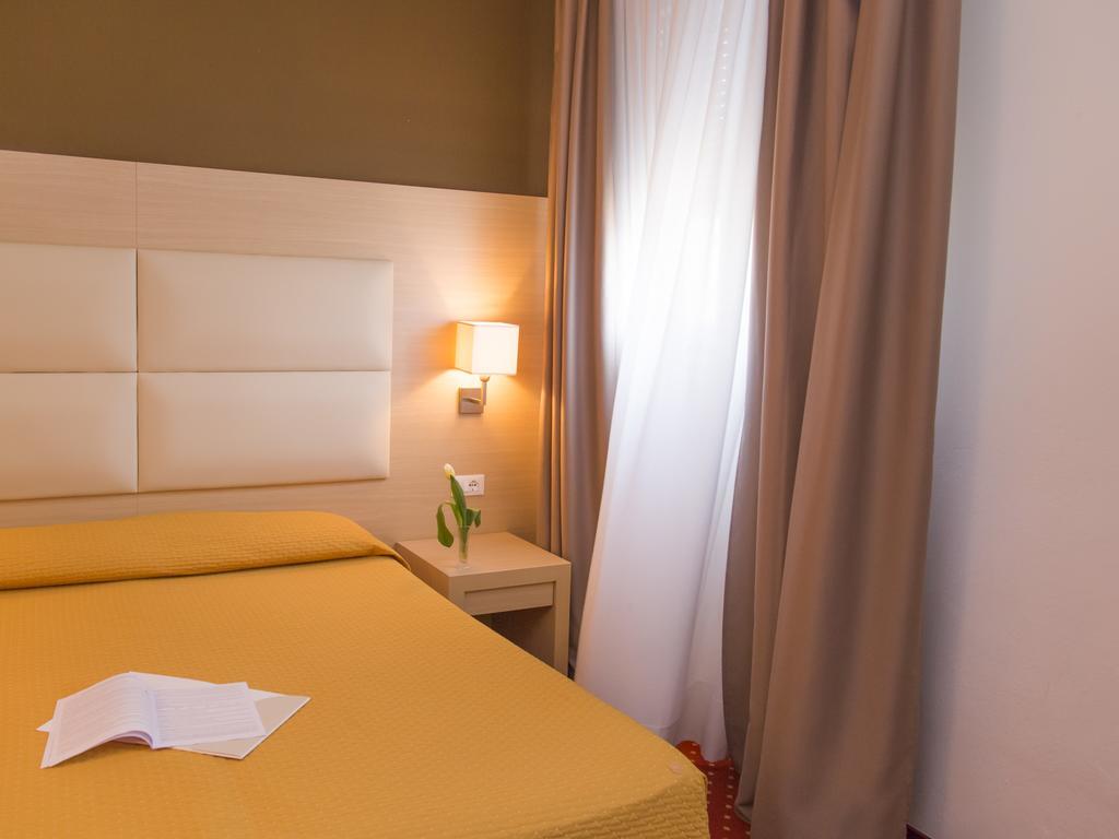 Hotel Regina Bolzano Exteriör bild