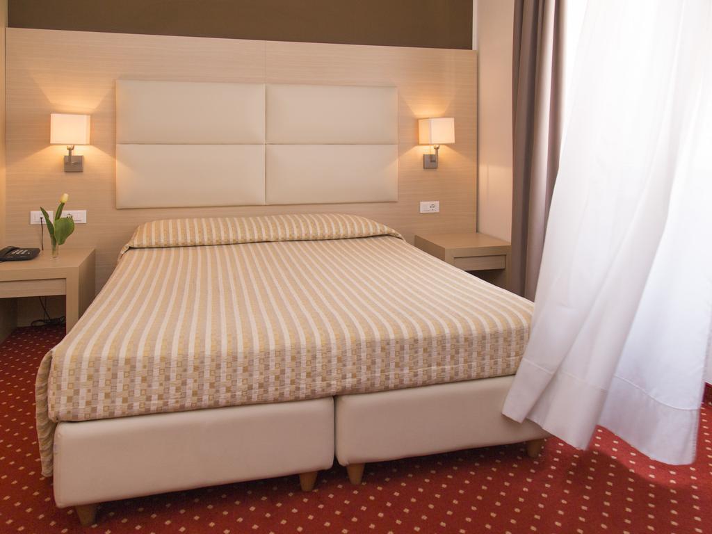 Hotel Regina Bolzano Exteriör bild
