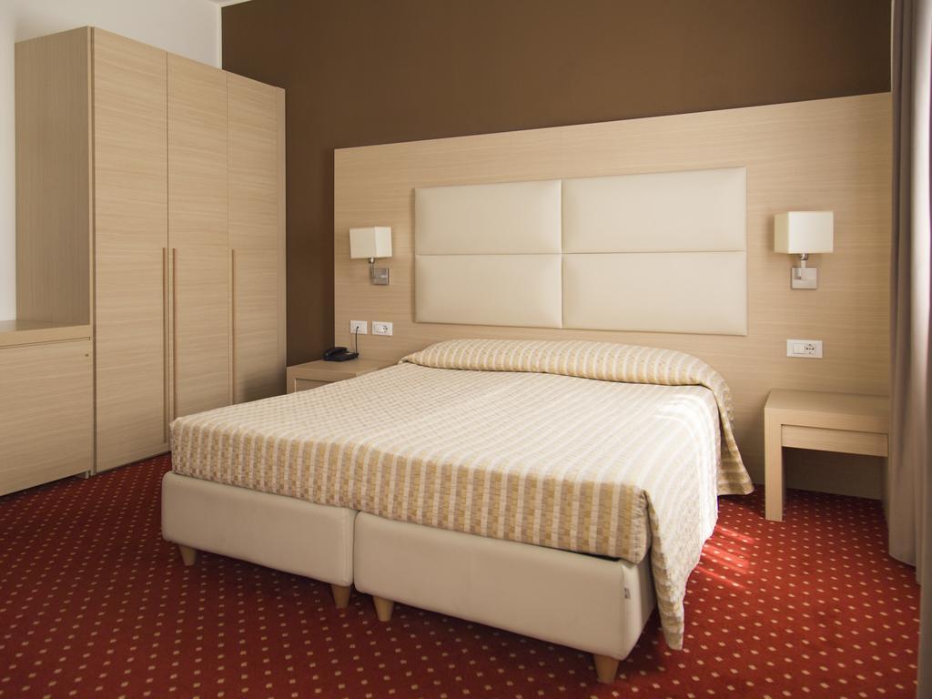 Hotel Regina Bolzano Exteriör bild