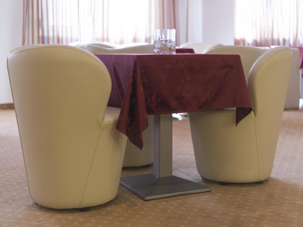 Hotel Regina Bolzano Exteriör bild