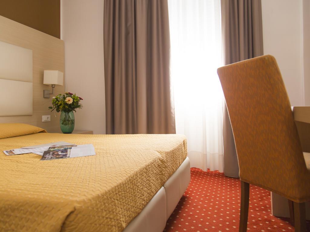 Hotel Regina Bolzano Exteriör bild