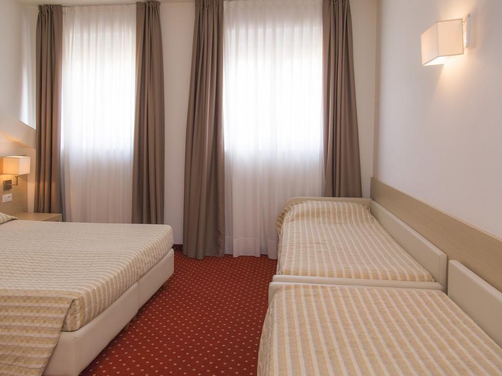 Hotel Regina Bolzano Exteriör bild