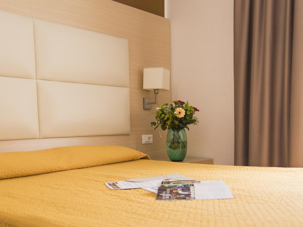 Hotel Regina Bolzano Exteriör bild
