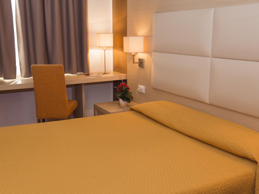 Hotel Regina Bolzano Exteriör bild
