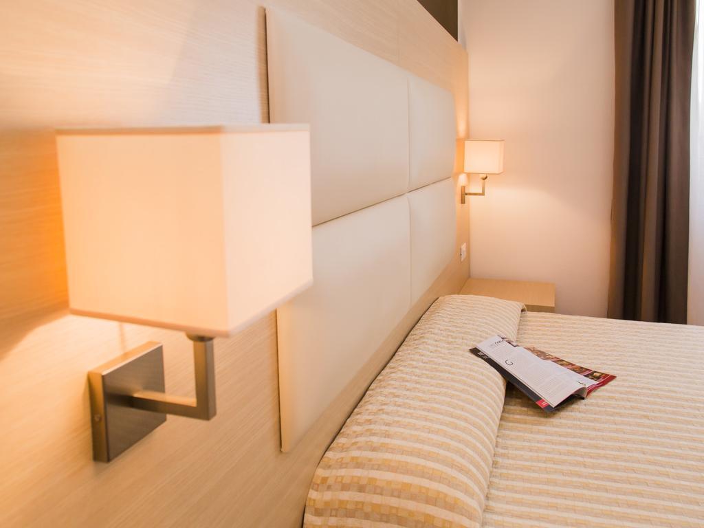 Hotel Regina Bolzano Exteriör bild