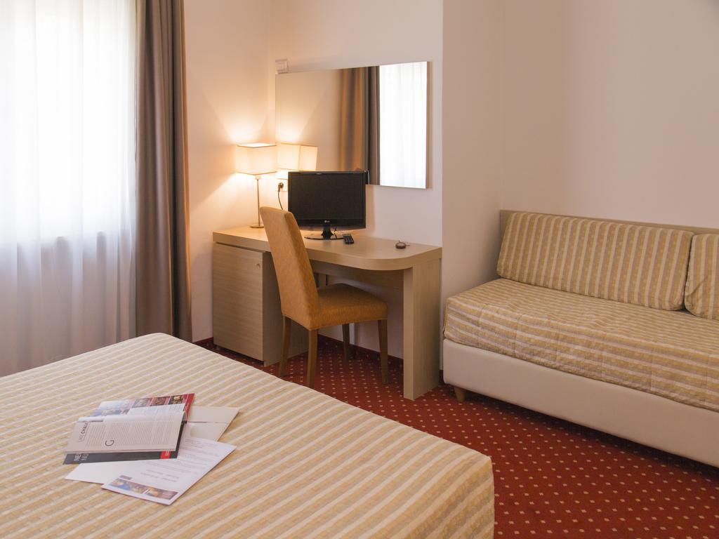 Hotel Regina Bolzano Exteriör bild