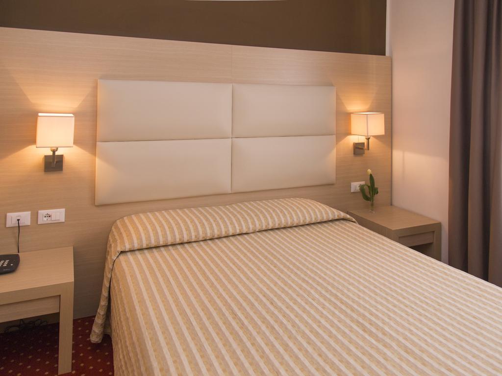 Hotel Regina Bolzano Exteriör bild