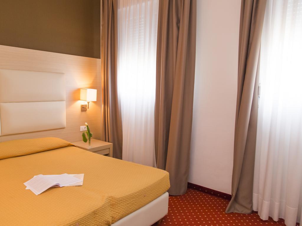 Hotel Regina Bolzano Exteriör bild
