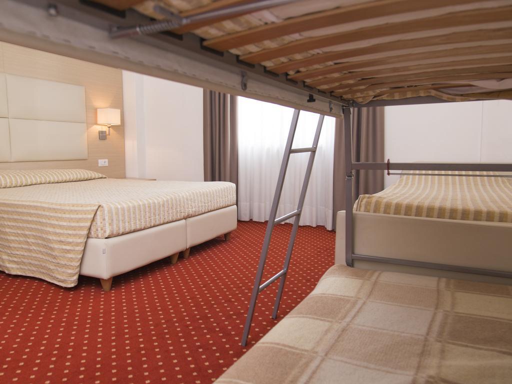 Hotel Regina Bolzano Exteriör bild