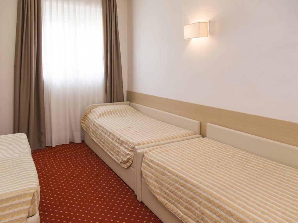 Hotel Regina Bolzano Exteriör bild