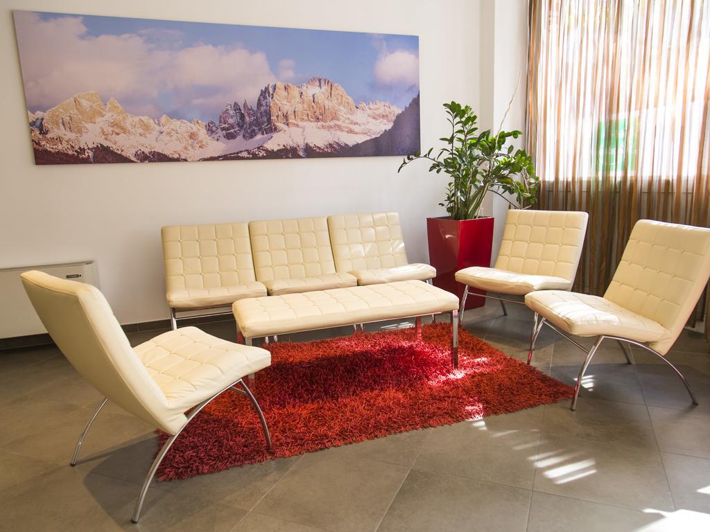 Hotel Regina Bolzano Exteriör bild