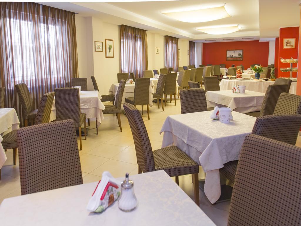 Hotel Regina Bolzano Exteriör bild